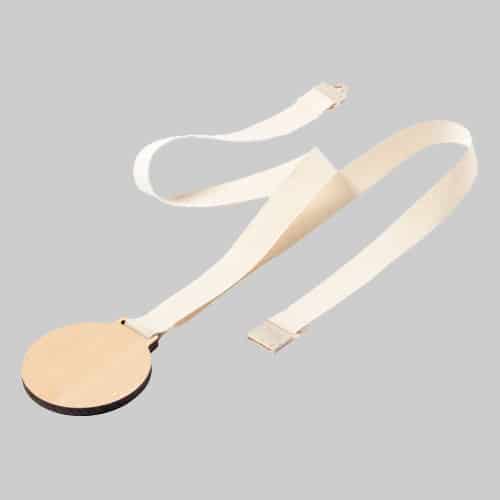 Alternative view of Médaille bois 70 mm / Épaisseur 4 mm / Ruban coton écru